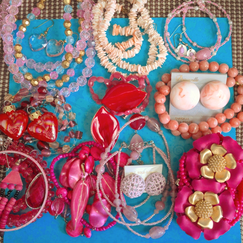A425 Shades Of Pink : Ten Necklace Sets
